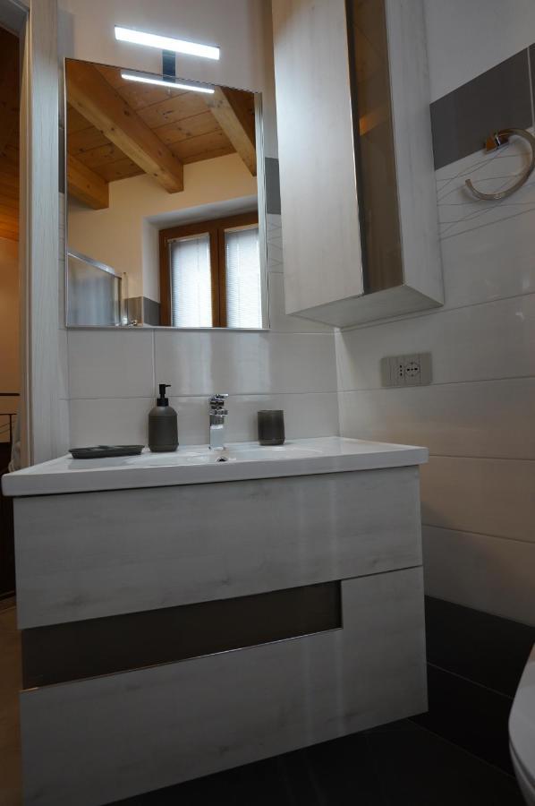 Apartment Aureggio เบลลาโจ ภายนอก รูปภาพ